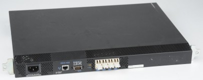 IBM 2005-H08 Fibre Channel SAN Switch 8 Port 2 Gbit/s