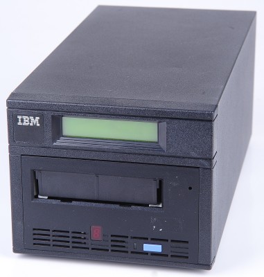 IBM 3580-L11 100/200 GB Ultrium LTO-1 External SCSI LVD Tape Drive