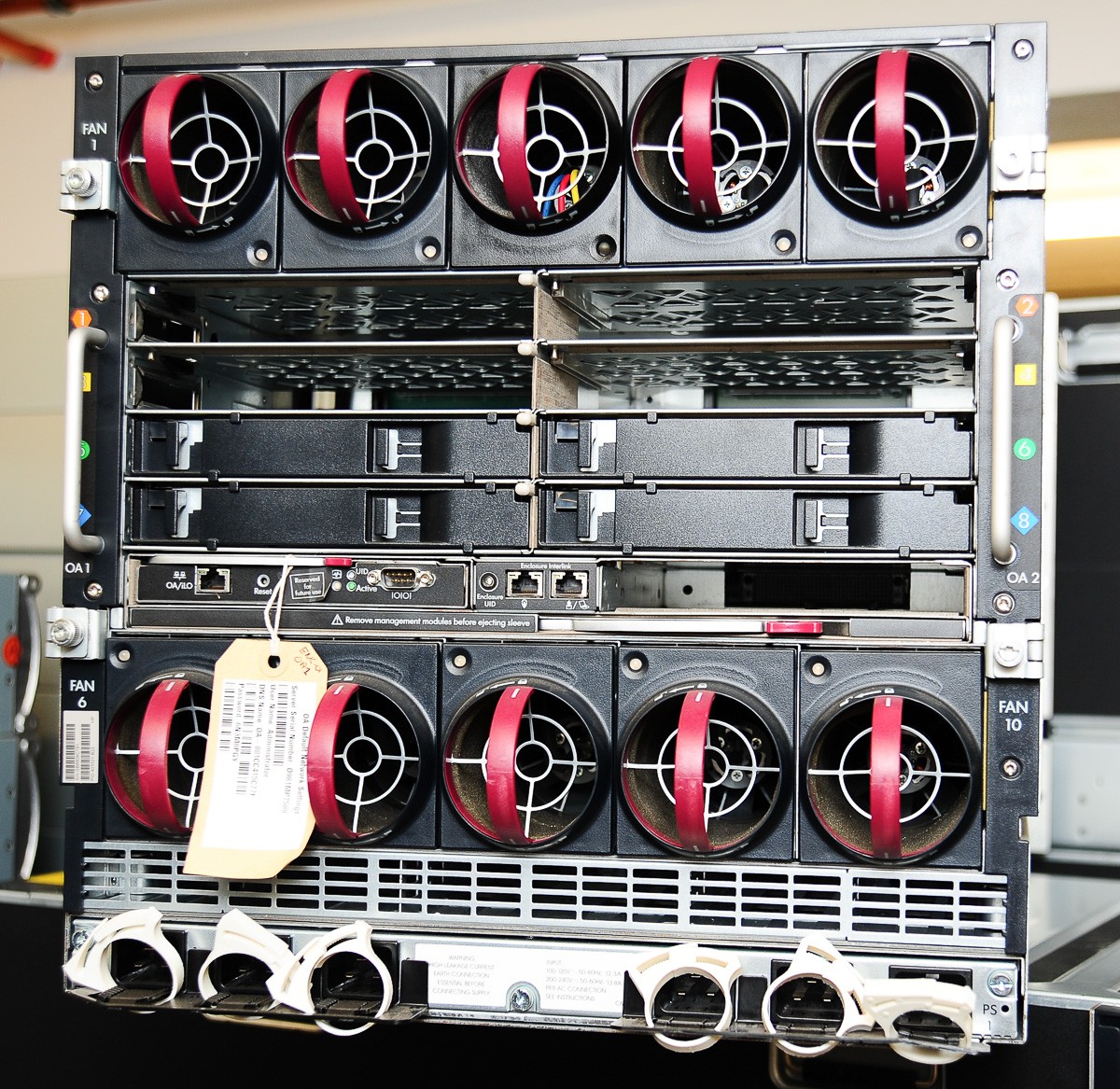 HP Blade Center / BladeSystem c7000 Enclosure 412152B21 Incl.. 6x